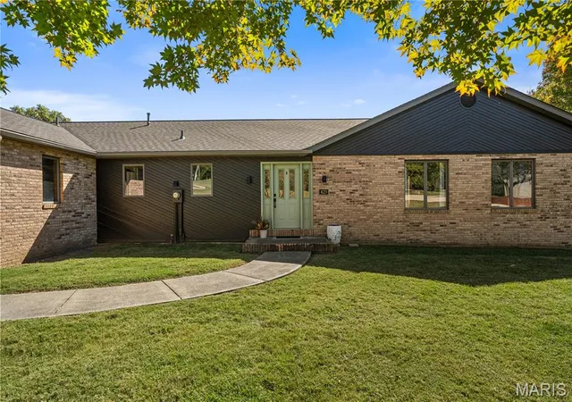 Photo 4 of Single family home for sale at 429 Shiloh Sta Rd, O Fallon, IL 62269 | MLS# MIS26063311 | Listing updated on 2026-10-09