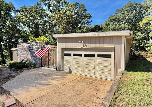 Photo 3 of Single family home for sale at 800 E 10th Street, Salem, MO 65560 | MLS# MIS26063313 | Listing updated on 2026-10-06