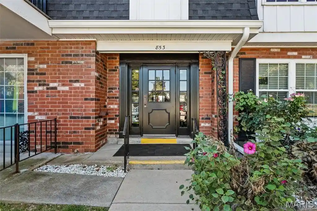 Listing Photo 2 - Condo for sale in 853 Dumont Pl located at 853 Dumont Pl, Mehlville, MO 63125 - Unit 853 Dumont Pl