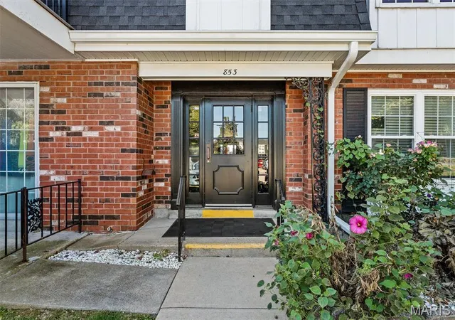 Photo 1 of Condo for sale at 853 Dumont Pl #E, Saint Louis, MO 63125 | MLS# MIS26063316 | Listing updated on 2026-10-07