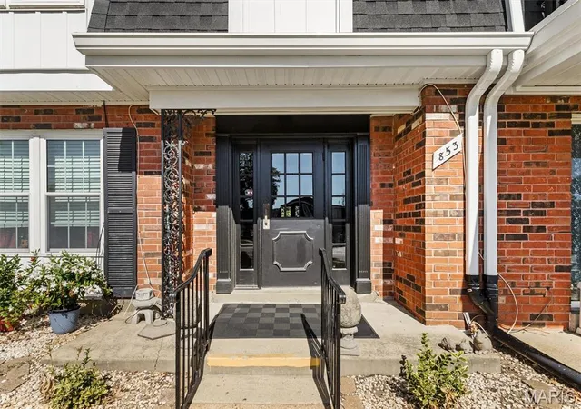 Photo 4 of Condo for sale at 853 Dumont Pl #E, Saint Louis, MO 63125 | MLS# MIS26063316 | Listing updated on 2026-10-07