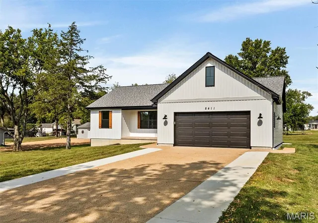Photo 2 of Single family home for sale at 8411 Goldenrod Rd, Cedar Hill, MO 63016 | MLS# MIS26063318 | Listing updated on 2026-10-05