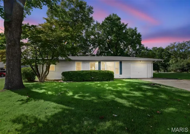 Photo 1 of Single family home for sale at 211 Edding Ln, Fairview Heights, IL 62208 | MLS# MIS26063331 | Listing updated on 2026-10-06