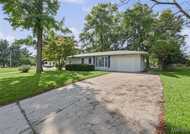 Photo 33 of Single family home for sale at 211 Edding Ln, Fairview Heights, IL 62208 | MLS# MIS26063331 | Listing updated on 2026-10-06