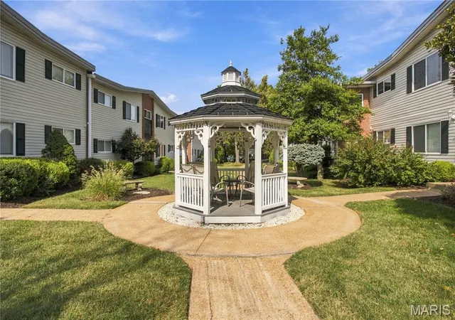 Photo 2 of Condo for sale at 129 E Washington Ave #2S, Saint Louis, MO 63122 | MLS# MIS26063334 | Listing updated on 2026-10-06