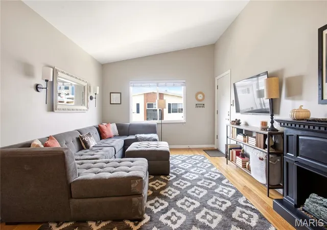 Photo 1 of Condo for sale at 129 E Washington Ave #2S, Saint Louis, MO 63122 | MLS# MIS26063334 | Listing updated on 2026-10-08