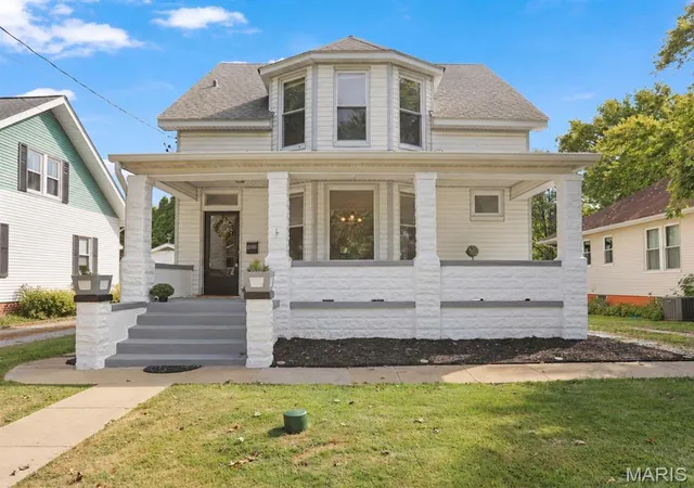 Photo 1 of Single family home for sale at 410 Springer Ave, Edwardsville, IL 62025 | MLS# MIS26063335 | Listing updated on 2026-10-05