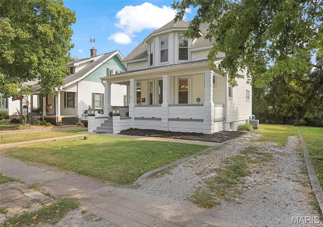 Photo 2 of Single family home for sale at 410 Springer Ave, Edwardsville, IL 62025 | MLS# MIS26063335 | Listing updated on 2026-10-05
