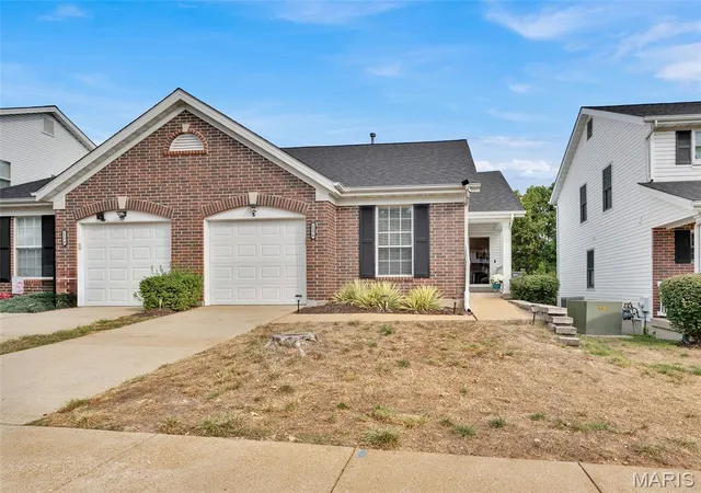 Condo for sale at 1176 Big Bnd Xing Dr, Manchester, MO 63088 | MLS# MIS26063341
