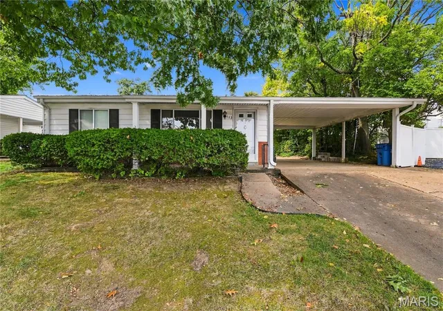 Single family home for sale at 113 Lindy Blvd, Ballwin, MO 63021 | MLS# MIS26063347