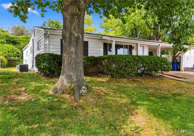 Photo 1 of Single family home for sale at 113 Lindy Blvd, Ballwin, MO 63021 | MLS# MIS26063347 | Listing updated on 2026-10-08