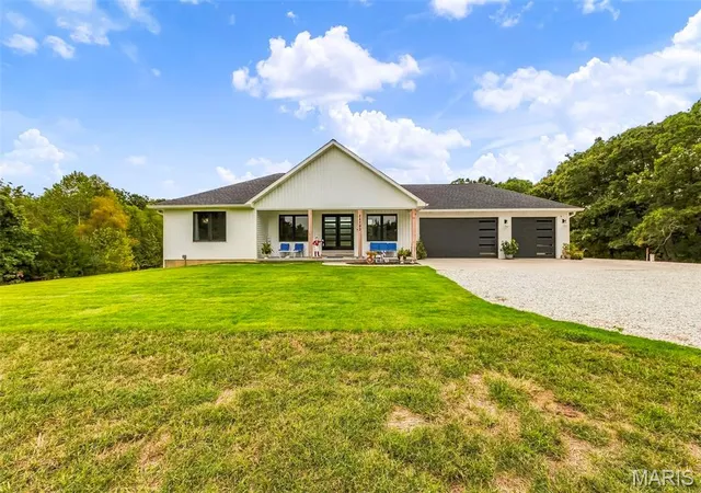 Photo 1 of Single family home for sale at 24760 State Hwy Ee, Warrenton, MO 63383 | MLS# MIS26063351 | Listing updated on 2026-10-07