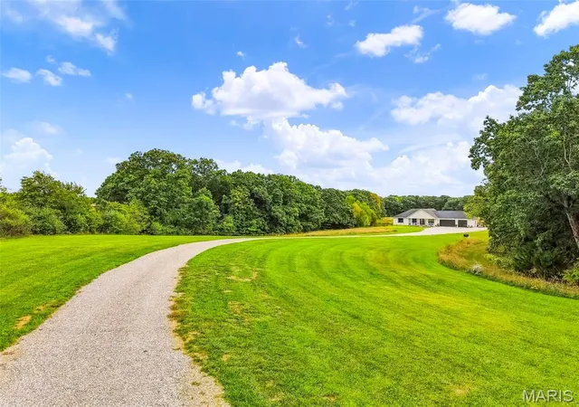 Photo 3 of Single family home for sale at 24760 State Hwy Ee, Warrenton, MO 63383 | MLS# MIS26063351 | Listing updated on 2026-10-07