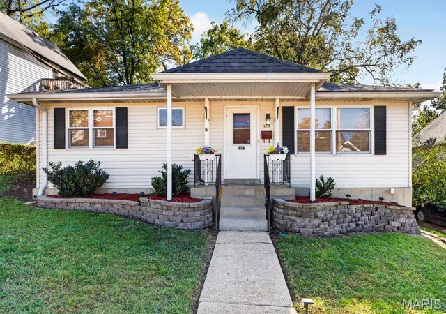 Photo 1 of Single family home for sale at 7034 Mitchell Ave, Saint Louis, MO 63117 | MLS# MIS26063352 | Listing updated on 2026-10-28