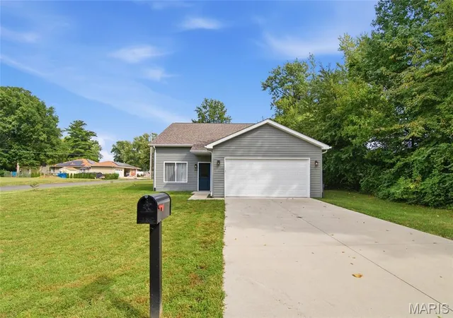 Photo 42 of Single family home for sale at 204 Oulvey Dr, Fairview Heights, IL 62208 | MLS# MIS26063366 | Listing updated on 2026-10-06