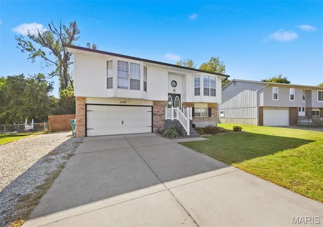 Photo 3 of Single family home for sale at 2466 Lombard Ln, Imperial, MO 63052 | MLS# MIS26063370 | Listing updated on 2026-10-10