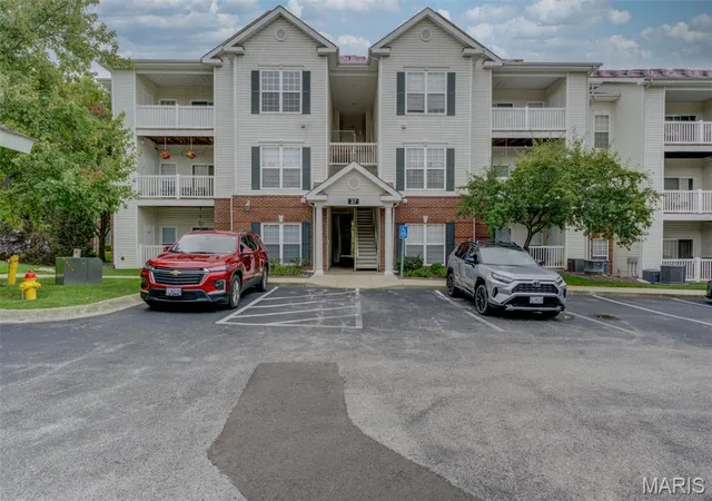 Photo 2 of Condo for sale at 37 Kassebaum Ln #201, Saint Louis, MO 63129 | MLS# MIS26063371 | Listing updated on 2026-10-06