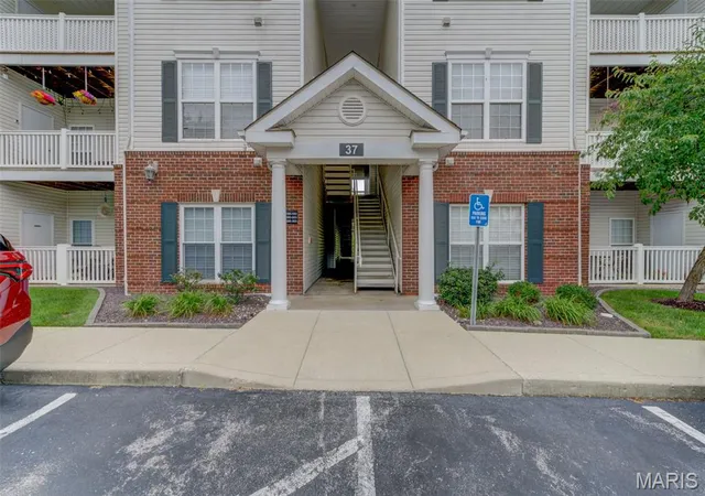 Photo 3 of Condo for sale at 37 Kassebaum Ln #201, Saint Louis, MO 63129 | MLS# MIS26063371 | Listing updated on 2026-10-06