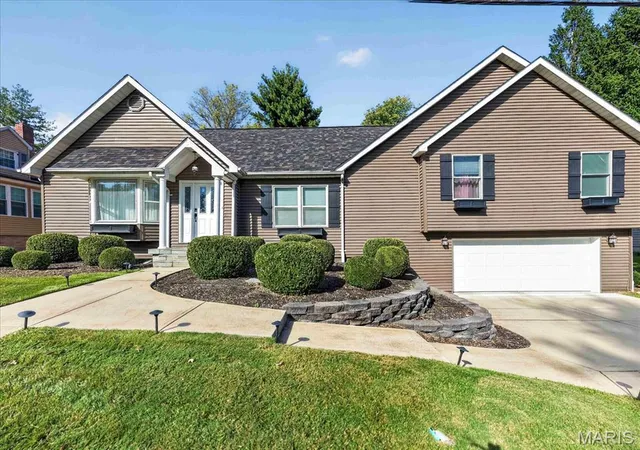 Single family home for sale at 10419 Capitol Pl, Saint Louis, MO 63131 | MLS# MIS26063375