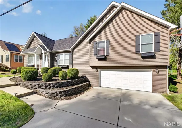 Photo 1 of Single family home for sale at 10419 Capitol Pl, Saint Louis, MO 63131 | MLS# MIS26063375 | Listing updated on 2026-10-29