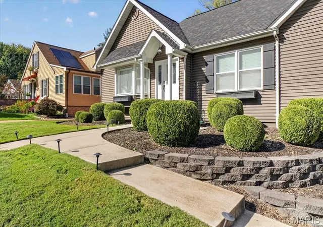Photo 2 of Single family home for sale at 10419 Capitol Pl, Saint Louis, MO 63131 | MLS# MIS26063375 | Listing updated on 2026-10-29