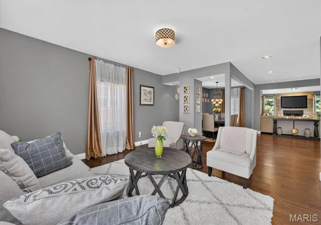 Photo 4 of Single family home for sale at 10419 Capitol Pl, Saint Louis, MO 63131 | MLS# MIS26063375 | Listing updated on 2026-10-29