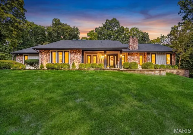 Single family home for sale at 2 Deer Fld Ridge Rd, Chesterfield, MO 63005 | MLS# MIS26063376