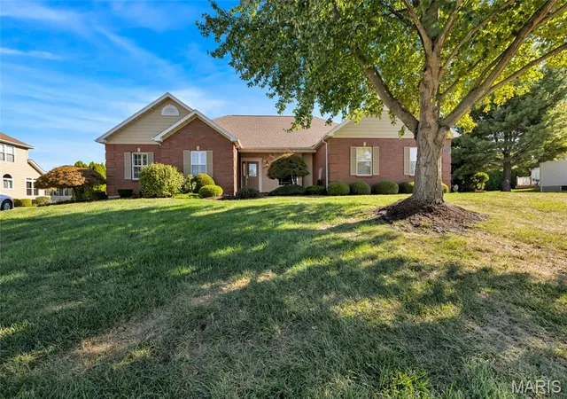 Single family home for sale at 7344 Wolf Lake Ct, Fairview Heights, IL 62208 | MLS# MIS26063378
