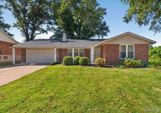Photo 1 of Single family home for sale at 3502 Rue De Renard, Florissant, MO 63034 | MLS# MIS26063382 | Listing updated on 2026-10-08