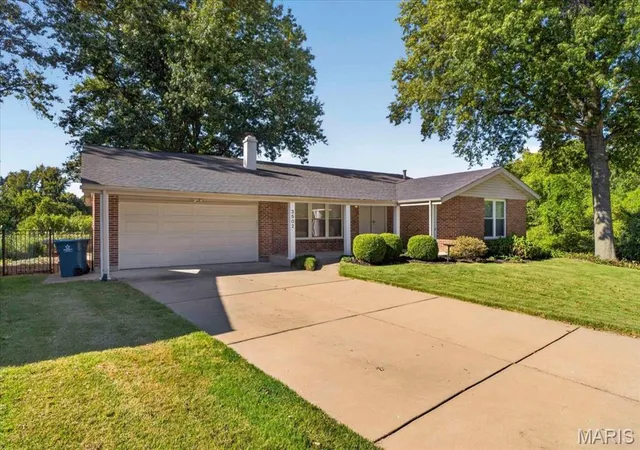 Photo 2 of Single family home for sale at 3502 Rue De Renard, Florissant, MO 63034 | MLS# MIS26063382 | Listing updated on 2026-10-08