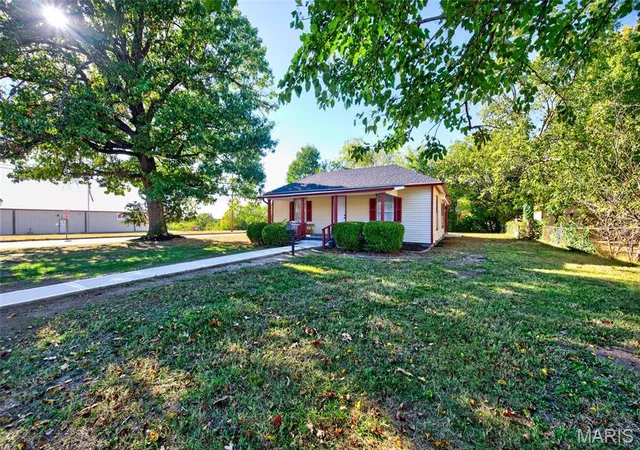 Photo 2 of Single family home for sale at 885 W 4th Street, Lebanon, MO 65536 | MLS# MIS26063385 | Listing updated on 2026-10-06