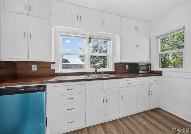 Photo 3 of Single family home for sale at 885 W 4th Street, Lebanon, MO 65536 | MLS# MIS26063385 | Listing updated on 2026-10-06