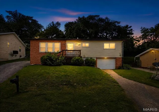 Photo 1 of Single family home for sale at 220 Ruggles Rd, Saint Louis, MO 63135 | MLS# MIS26063386 | Listing updated on 2026-10-02