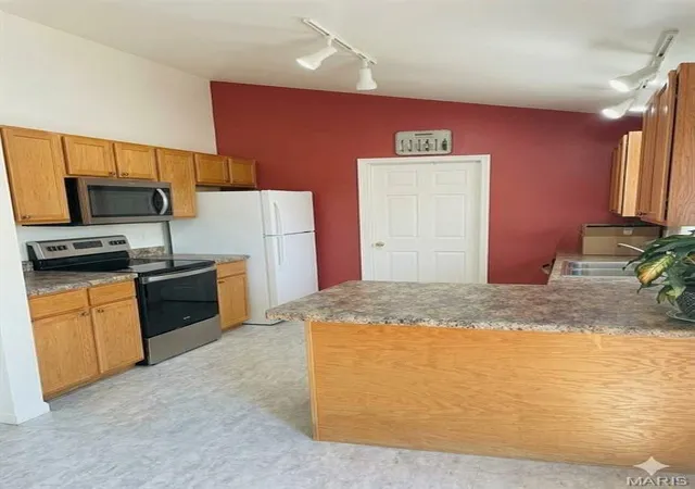 Photo 3 of Sale Pending at 181 Granite Pointe Ln, Winfield, MO 63389 | MLS# MIS26063389 | Listing updated on 2026-10-04