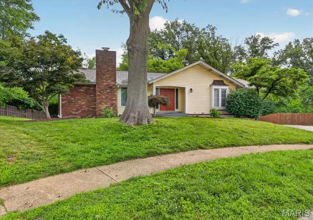 Photo 2 of Single family home for sale at 1438 Silverleaf Ln, Saint Louis, MO 63146 | MLS# MIS26063393 | Listing updated on 2026-10-05