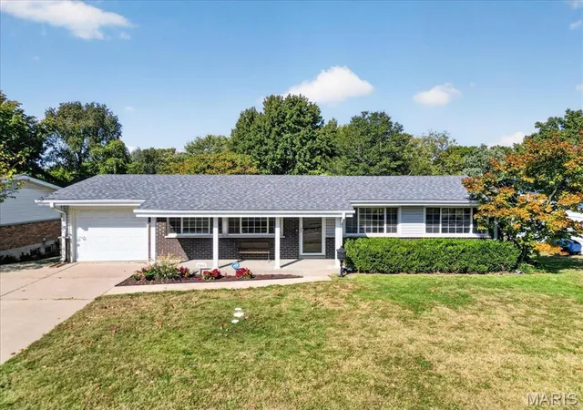 Photo 1 of Single family home for sale at 2965 Parker Rd, Florissant, MO 63033 | MLS# MIS26063395 | Listing updated on 2026-10-22