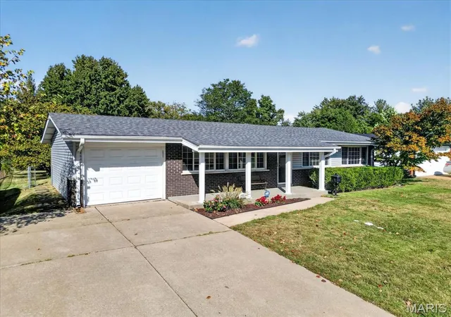 Photo 2 of Single family home for sale at 2965 Parker Rd, Florissant, MO 63033 | MLS# MIS26063395 | Listing updated on 2026-10-22