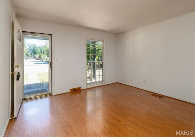 Photo 3 of Single family home for sale at 108 S Hewitt, Carbondale, IL 62901 | MLS# MIS26063397 | Listing updated on 2026-10-02
