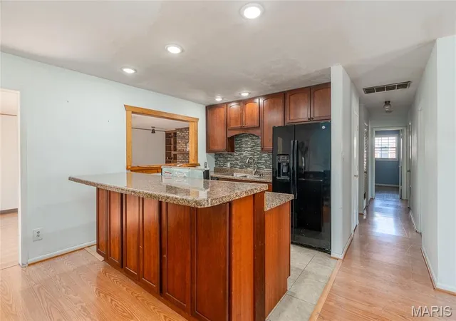 Photo 4 of Single family home for sale at 108 S Hewitt, Carbondale, IL 62901 | MLS# MIS26063397 | Listing updated on 2026-10-02