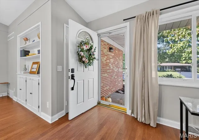 Photo 3 of Sale Pending at 8786 Fern Glen Dr, Saint Louis, MO 63126 | MLS# MIS26063415 | Listing updated on 2026-10-05