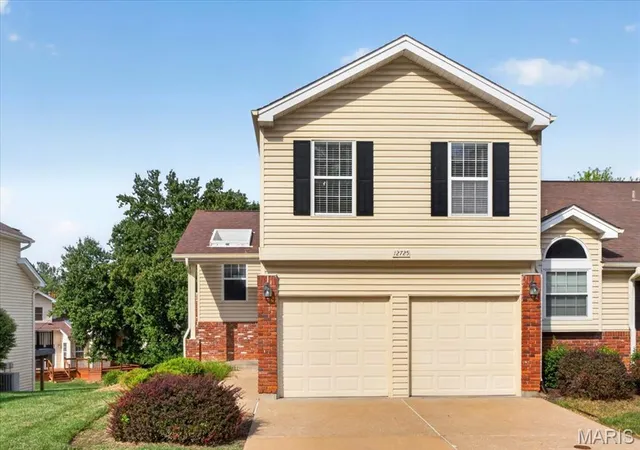 Condo for sale at 12725 Bennington Comn Ln, Saint Louis, MO 63146 | MLS# MIS26063418