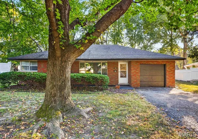 Photo 2 of Sale Pending at 31 Friendly Dr, Belleville, IL 62226 | MLS# MIS26063419 | Listing updated on 2026-10-22