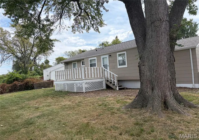 Photo 3 of Single family home for sale at 905 Delaird Dr, Saint Louis, MO 63137 | MLS# MIS26063425 | Listing updated on 2026-10-01