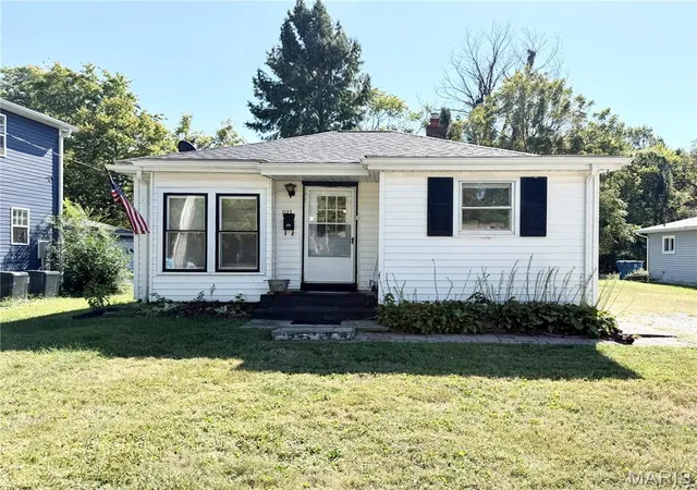Single family home for sale at 1122 Prickett Ave, Edwardsville, IL 62025 | MLS# MIS26063429