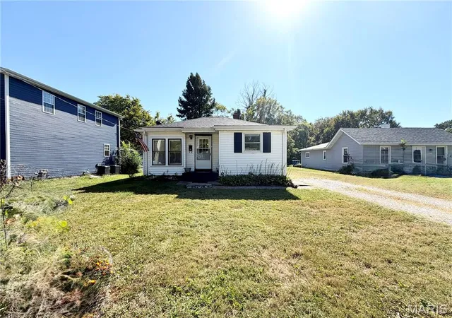 Photo 1 of Single family home for sale at 1122 Prickett Ave, Edwardsville, IL 62025 | MLS# MIS26063429 | Listing updated on 2026-10-07