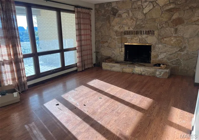 Photo 3 of Single family home for sale at 17112 Poppy Dr, Marble Hill, MO 63764 | MLS# MIS26063435 | Listing updated on 2026-10-21