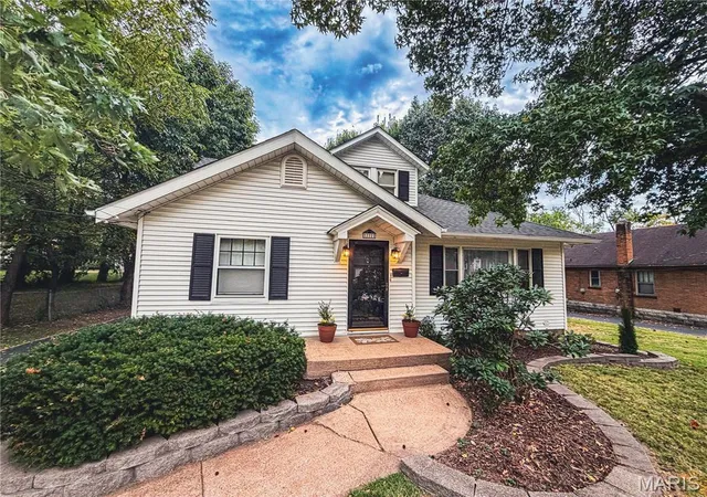 Photo 3 of Single family home for sale at 222 S Clark Ave, Saint Louis, MO 63135 | MLS# MIS26063438 | Listing updated on 2026-10-05