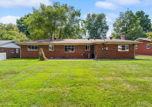 Photo 1 of Sale Pending at 54 Bedford Dr, Belleville, IL 62226 | MLS# MIS26063448 | Listing updated on 2026-10-05
