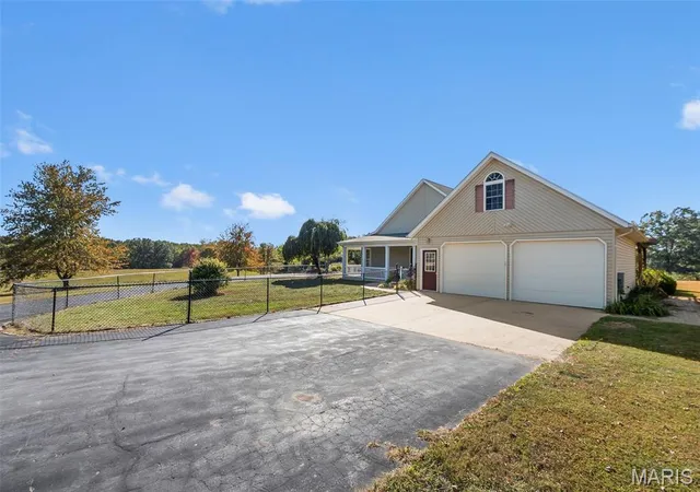 Photo 4 of Single family home for sale at 20481 Little Gull/bcr 304 Dr, Marble Hill, MO 63764 | MLS# MIS26063453 | Listing updated on 2026-10-26