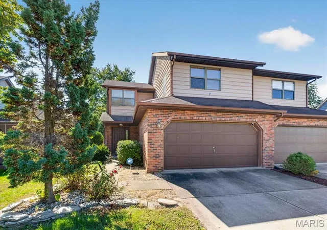 Photo 2 of Townhouse for sale at 2206 Greenfield Dr, Belleville, IL 62221 | MLS# MIS26063454 | Listing updated on 2026-10-23